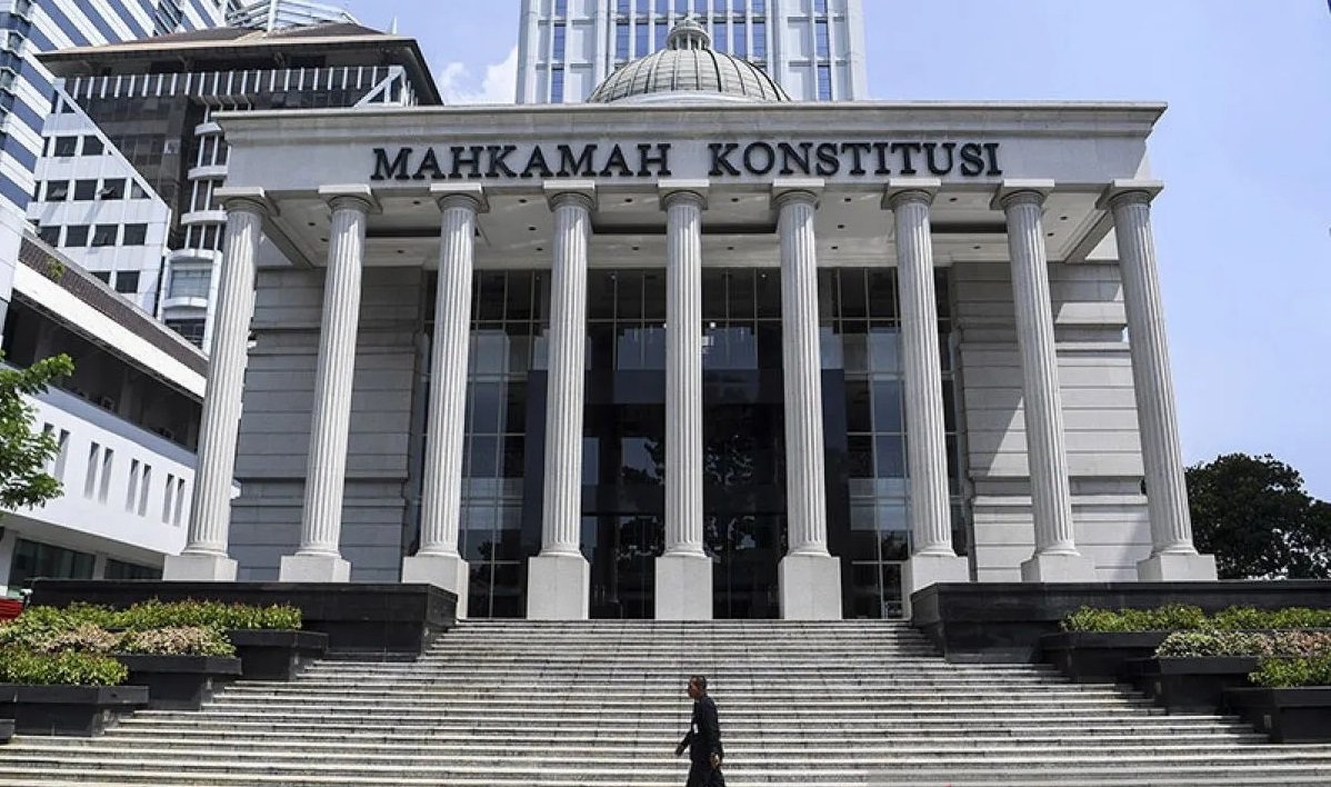 Saldi Isra dan Arief Hidayat Dilaporkan ke MKMK, Diduga Melanggar Etik