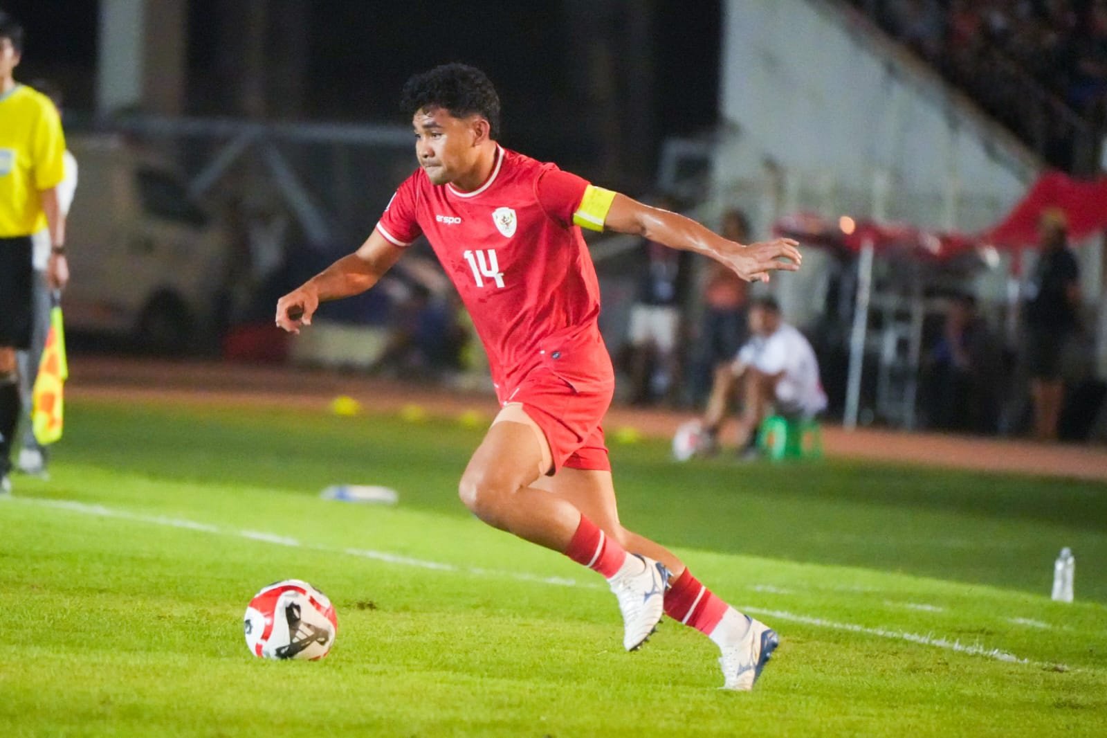 Kapten timnas Indonesia, Asnawi Mangkualam saat bertanding menghadapi Myanmar dalam laga pertama Grup B Piala AFF 2024 di Stadion Thuwunna, Yangon, Senin (9/12) malam WIB. Foto: PSSI 
 