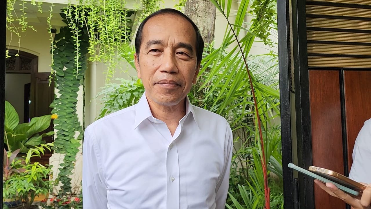 Diisukan Ingin Tiga Periode, Jokowi Minta Hasto Tanya Megawati 