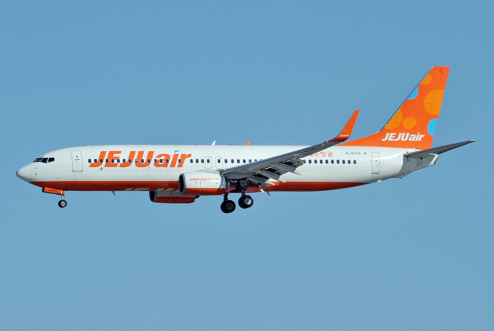 Pesawat Jeju Air Jatuh di Bandara Muan Korsel, 28 Korban Tewas