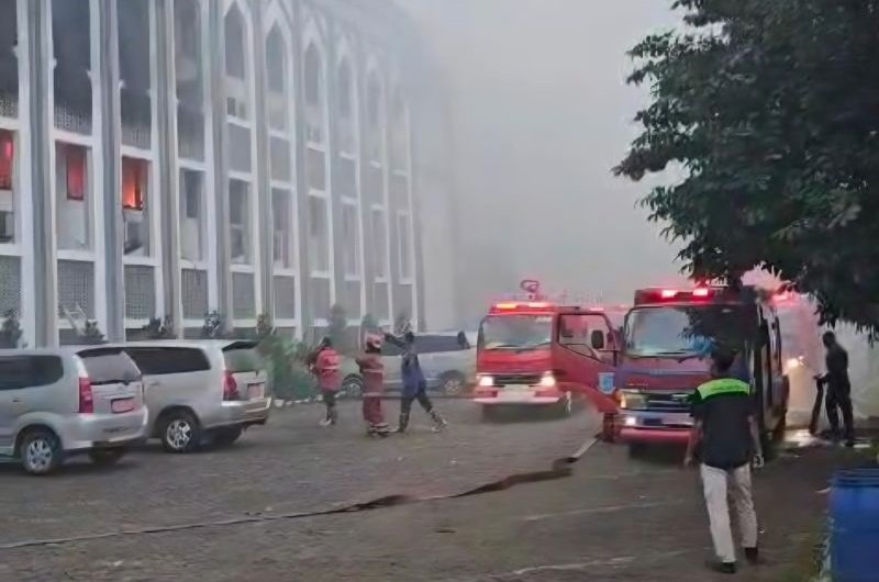 Gedung UIN Jakarta Terbakar, Diduga akibat Korsleting Listrik
