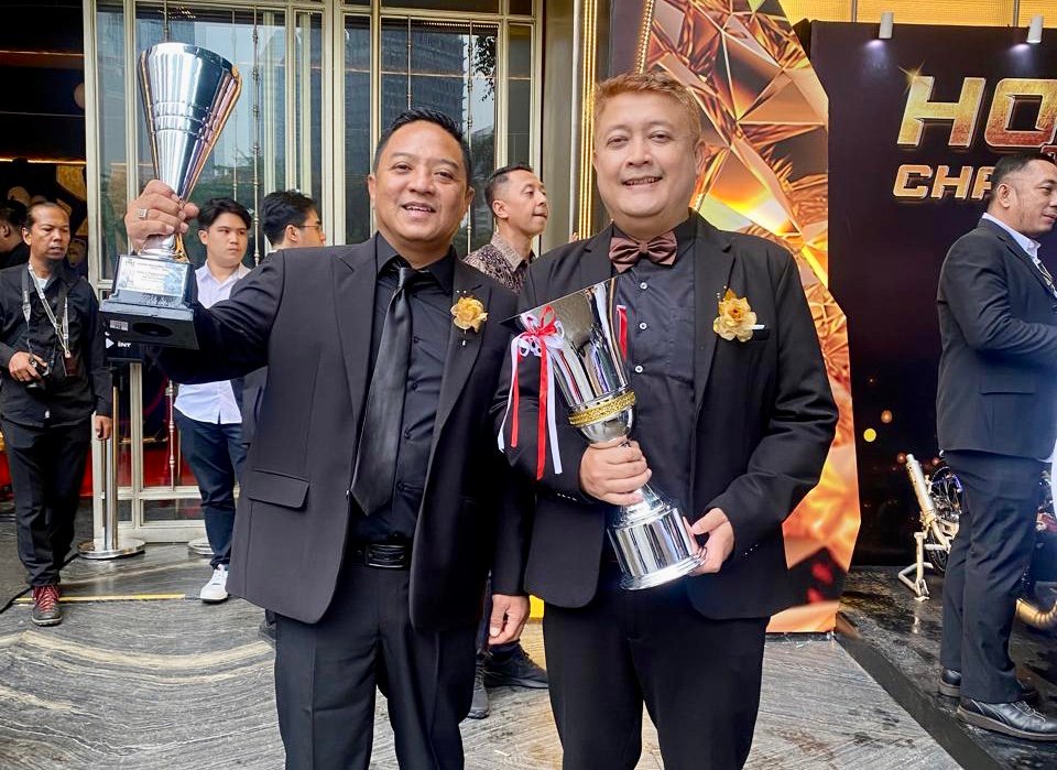 Refly Febriansyah meraih penghargaan dalam ajang IMI Awards. Foto: dok. Refly