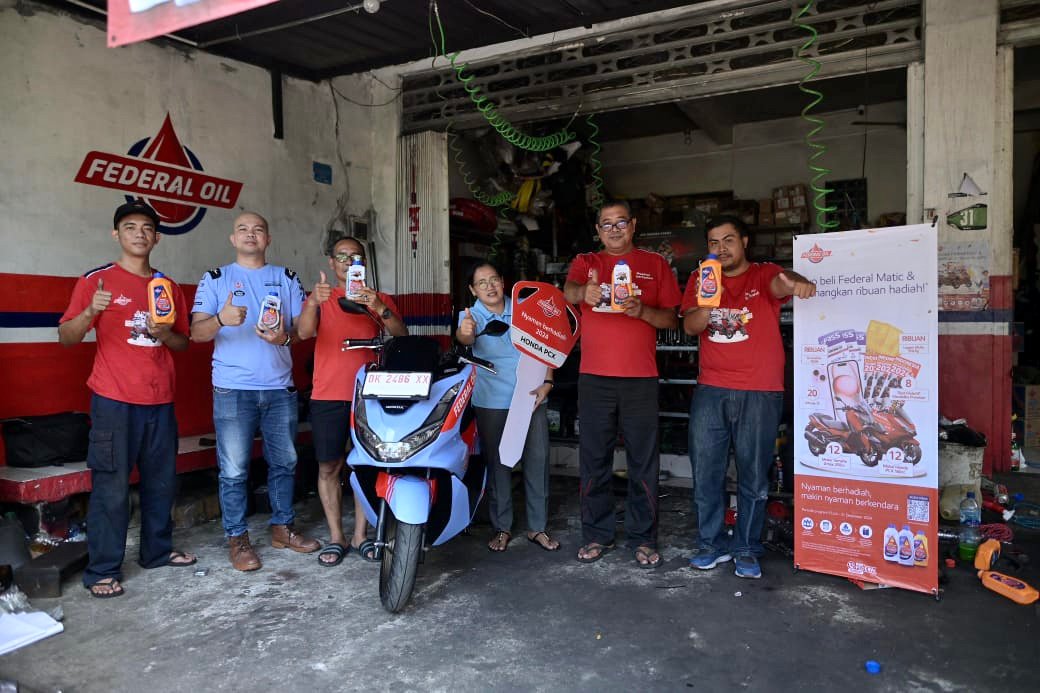 Rutin pakai oli Federal Matic, pedagang sayur di Bali dapat motor Honda PCX 160cc. Foto: dok. EMLI