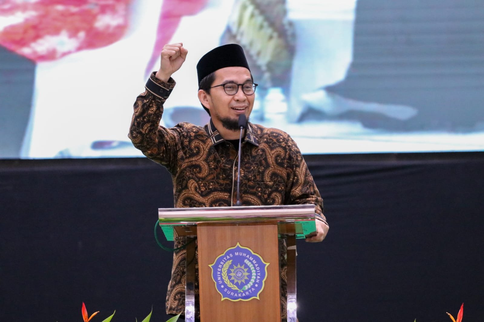 Ustaz Adi Hidayat Dikabarkan jadi Pengganti Gus Miftah, Ini Profil Lengkapnya