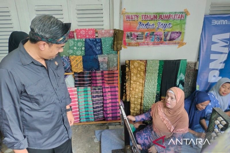 Menteri UMKM Dukung Nasabah PNM Naik Kelas
