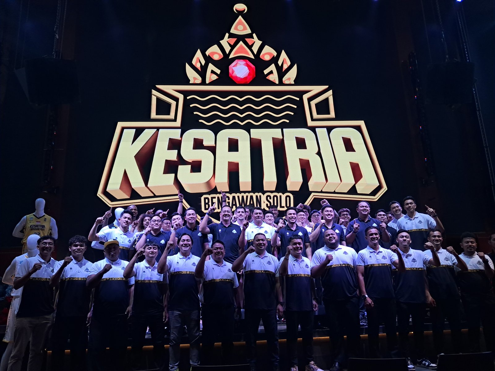 Kesatria Bengawan Solo meluncurkan tim jelang menghadapi Indonesian Basketball League (IBL) 2025 di Jakarta, Rabu (8/1).