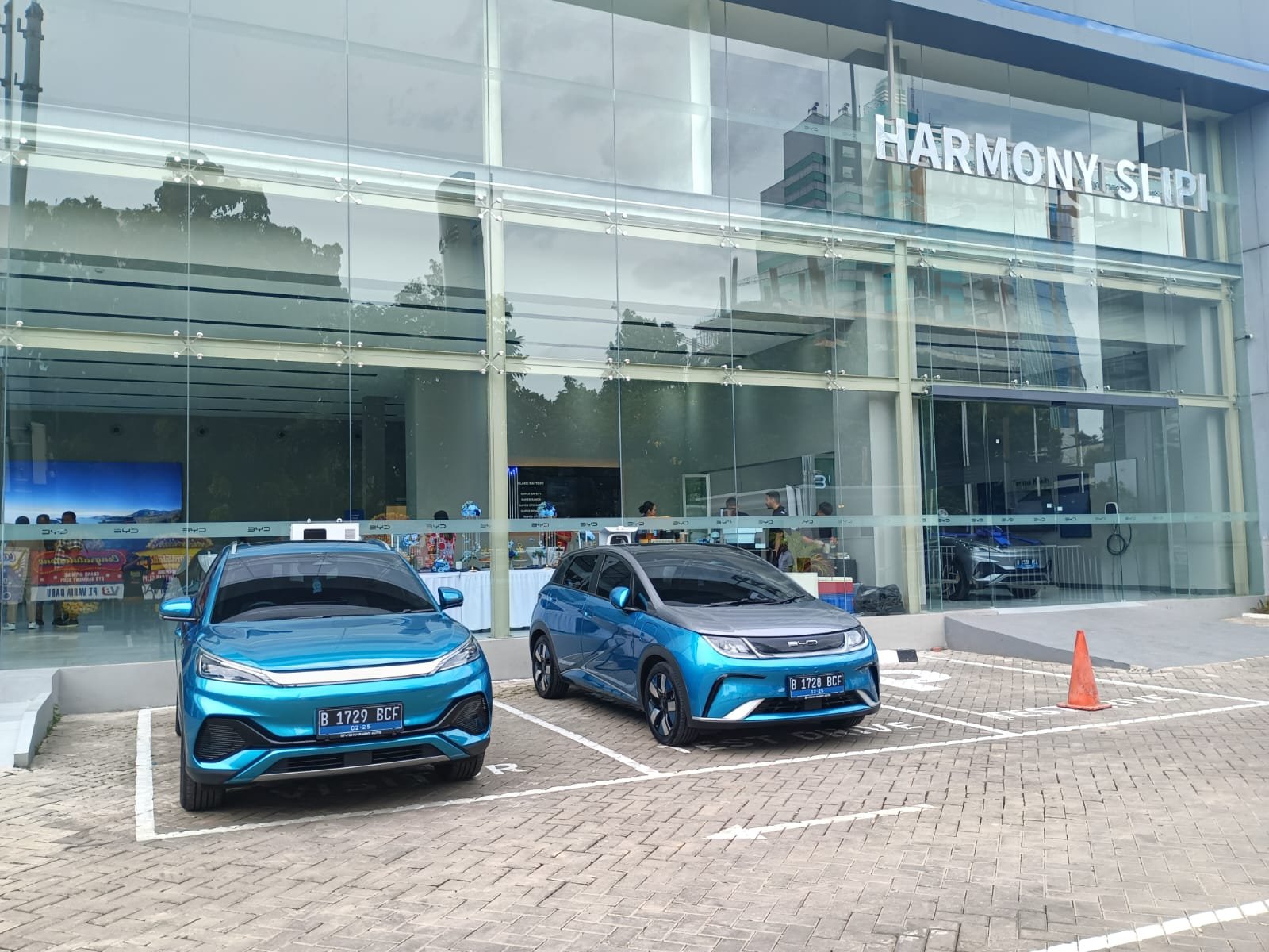 Dealer BYD Harmony Slipi Beroperasi, Siap Layani Kebutuhan Mobil Listrik di Jakbar