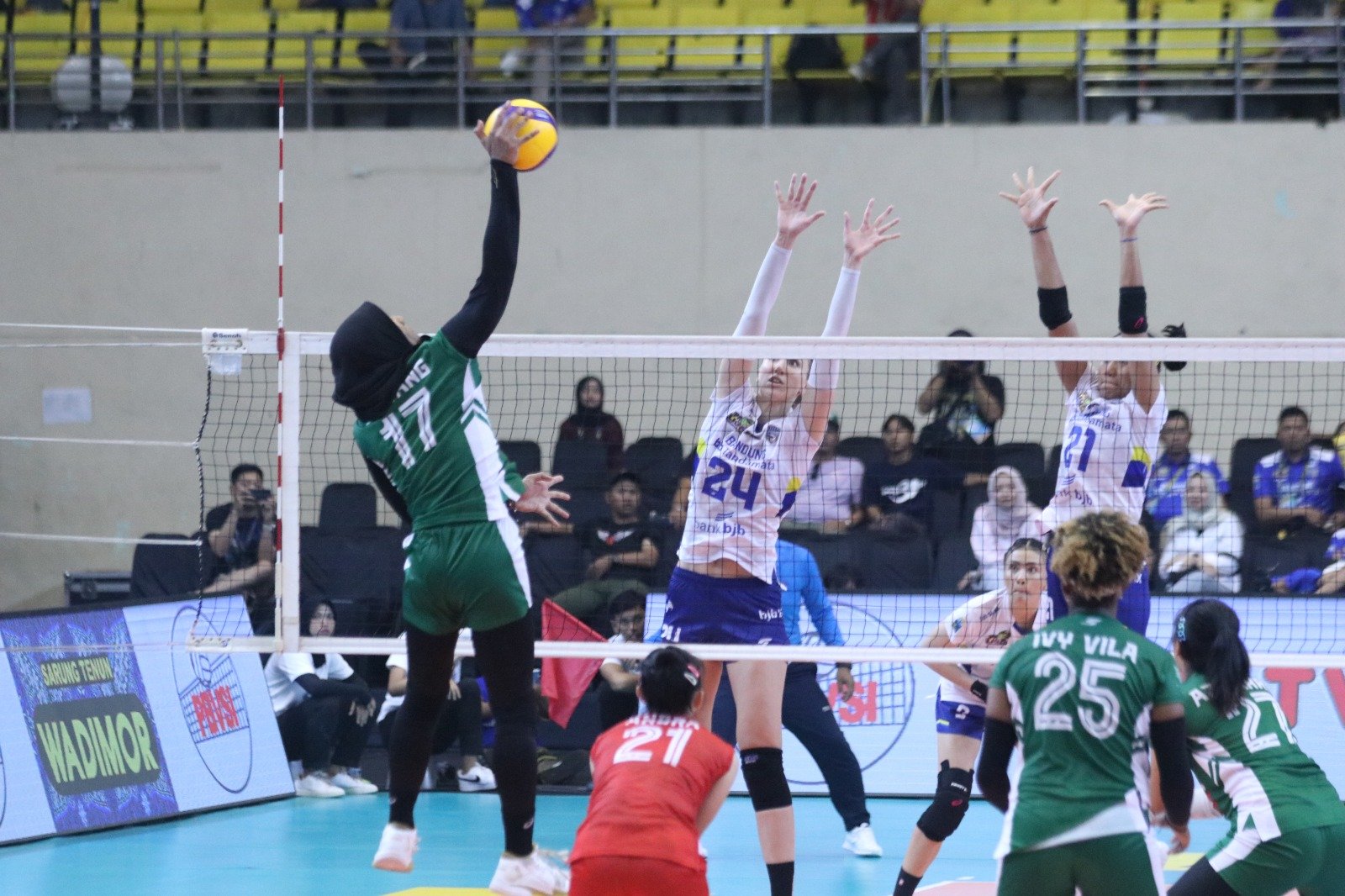 Sabina Altynbekova Kurang Fit, Yogya Falcons Dilibas Bandung BJB 0-3