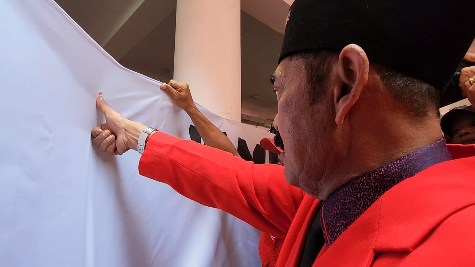 Aksi Cap Jempol Darah di Solo, Kader PDIP Tunjukkan Loyalitas pada Megawati
