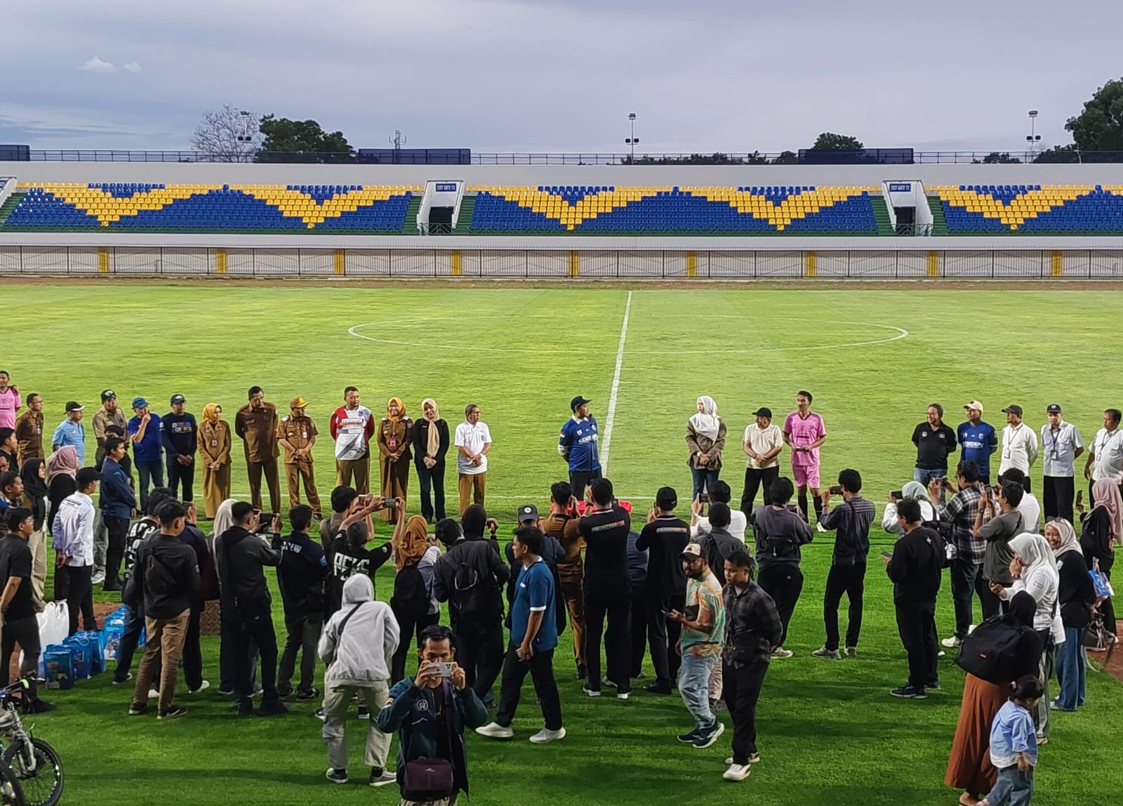 Seremoni serah terima Stadion Demang Lehman Martapura usai direnovasi antara BPPW Kalsel dan Pemkab Banjar, Senin (20/1). Foto-hendra/apakabar.co.id