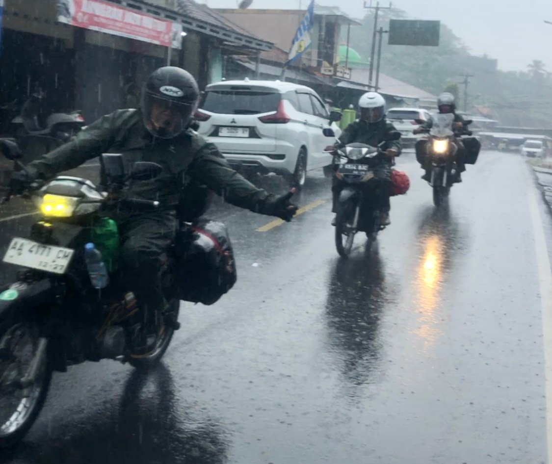 Cuaca Sabtu, BMKG: Mayoritas Kota Besar Indonesia Diguyur Hujan Ringan-Berpetir