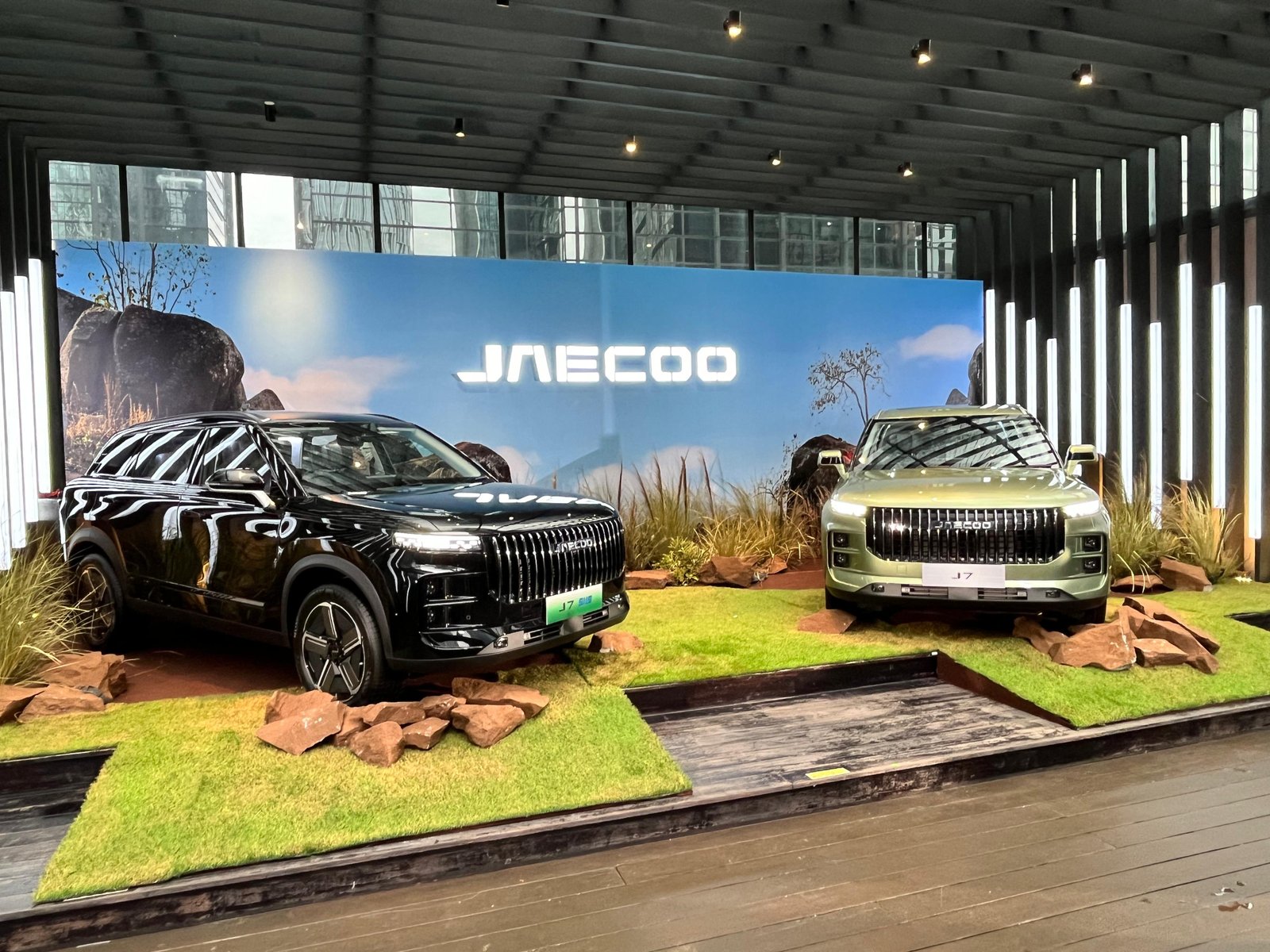 Merek Jaecoo resmi memperkenalkan diri di Indonesia dengan memboyong J7PHEV berteknologi hybrid canggih. Foto: apakabar.co.id/Farhan