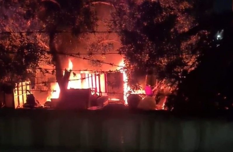 Motor Bekas Meledak, Lapak Rongsok di Pasar Rebo Jaktim Terbakar