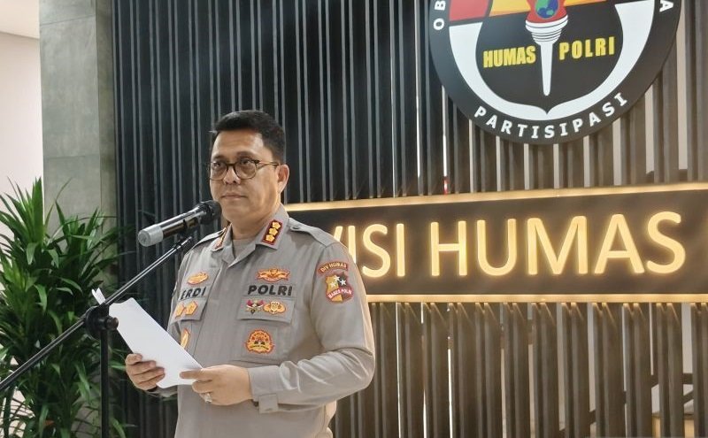 Kabag Penum Divisi Humas Polri Kombes Pol. Erdi A. Chaniago berbicara di hadapan awak media di Gedung Divisi Humas Polri, Jakarta, Jumat (3/1/2025). Foto: ANTARA