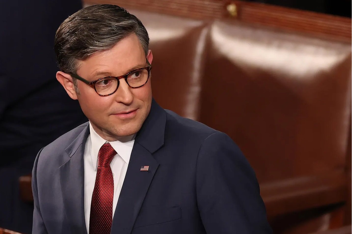 DPR Amerika Serikat pada Jumat (3/1) akhirnya kembali memilih Mike Johnson sebagai ketua, setelah beberapa anggota Partai Republik awalnya tidak memberikan suara untuknya. Foto: Forbes.com