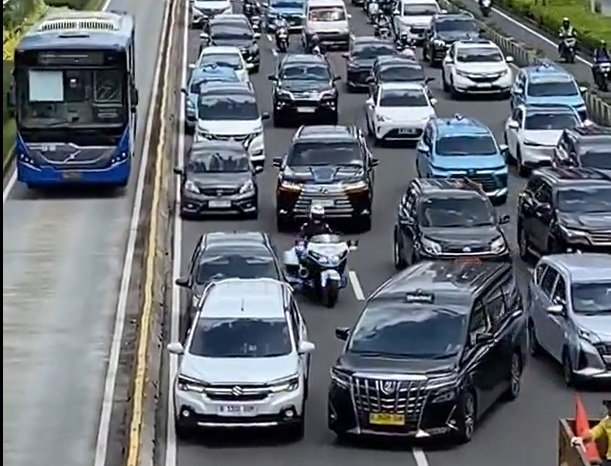 Mobil Plat RI 36 jadi Pembicaraan Warganet, Penasaran Siapa Pemiliknya