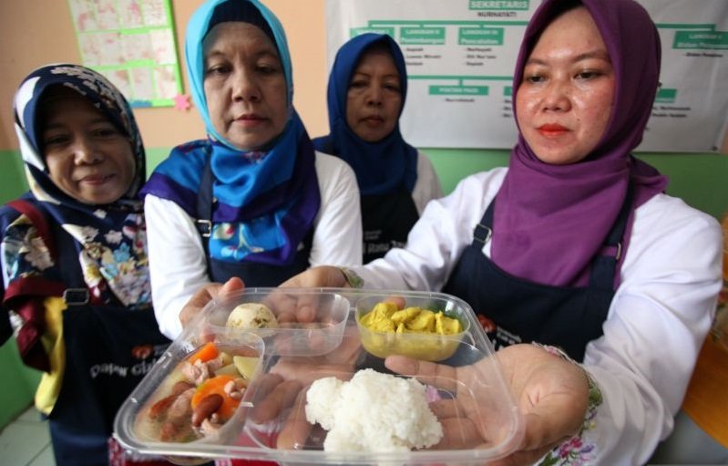 Ilustrasi: Sejumlah kader ibu PKK Kelurahan menunjukan makan senat saat edukasi demo masak di Dapur Gizi, Kelurahan Ratu Jaya, Kota Depok, Jawa Barat, Kamis (25/1/2024). Foto: ANTARA