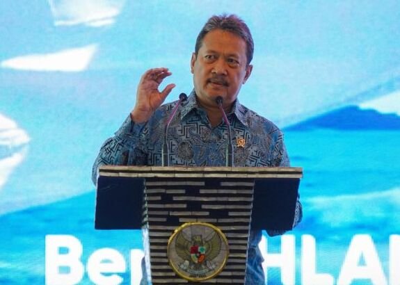 Trenggono Minta Program Ekonomi Biru Diawasi Ketat