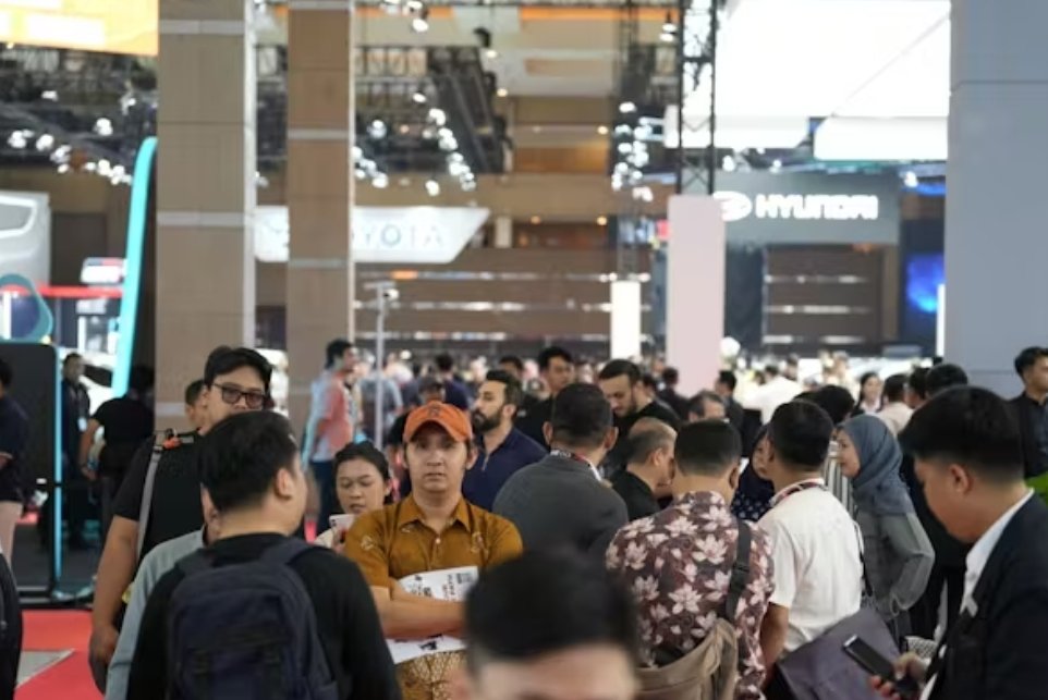 Berburu Kendaraan Baru dan Menikmati Hiburan Musik di IIMS 2025