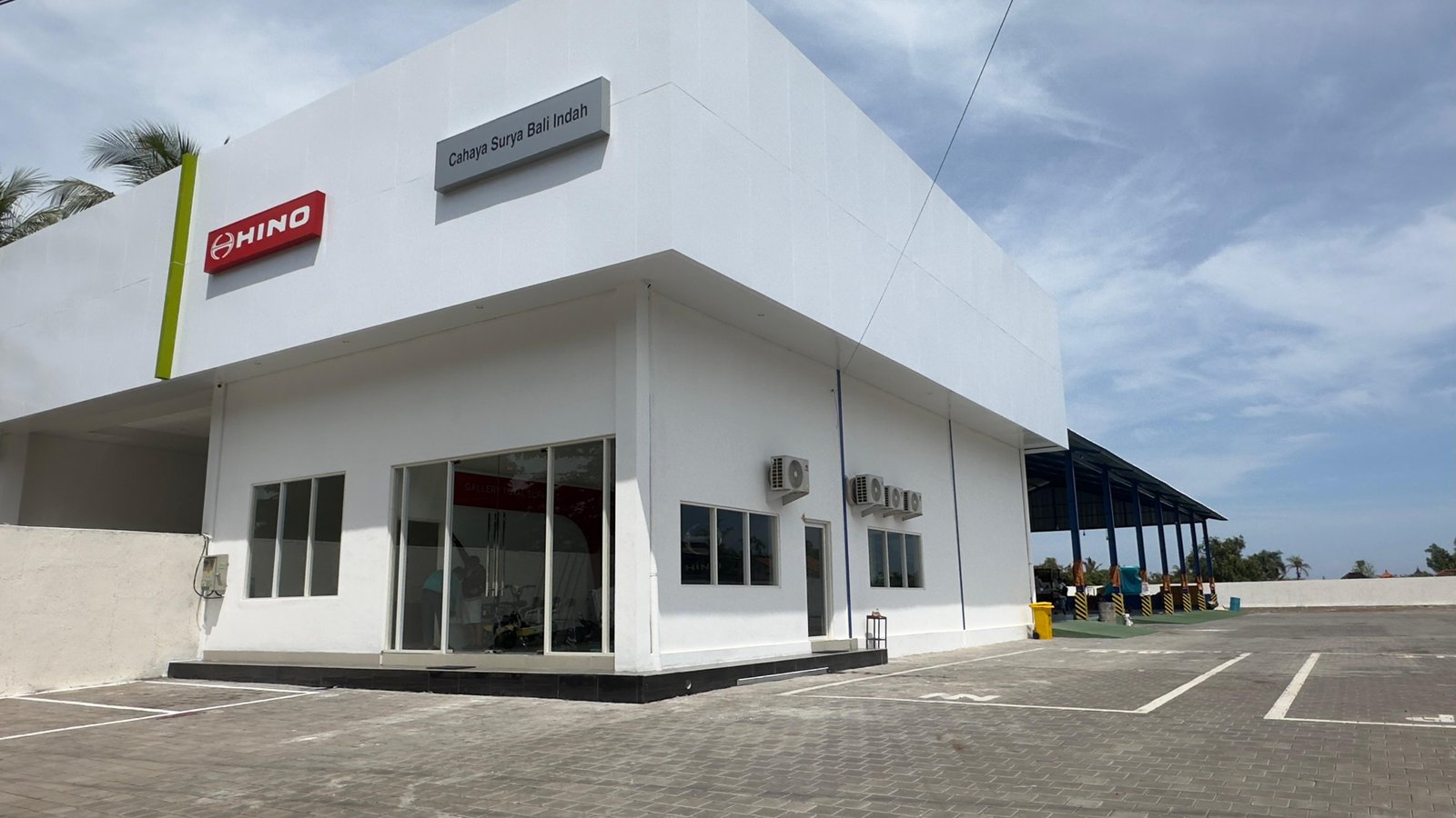 Hino meresmikan outlet baru di Singaraja. Foto: dok. HMSI