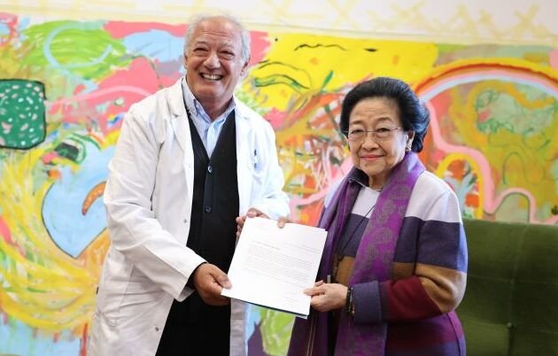 Presiden Kelima RI Megawati Soekarnoputri (kanan) saat bertemu Presiden Global Scholas Occurrentes José María del Corral (kiri) di Kantor Pusat Global Scholas Occurrentes, Vatikan, Roma, Italia, Selasa (4/2/2025). Foto: Antara