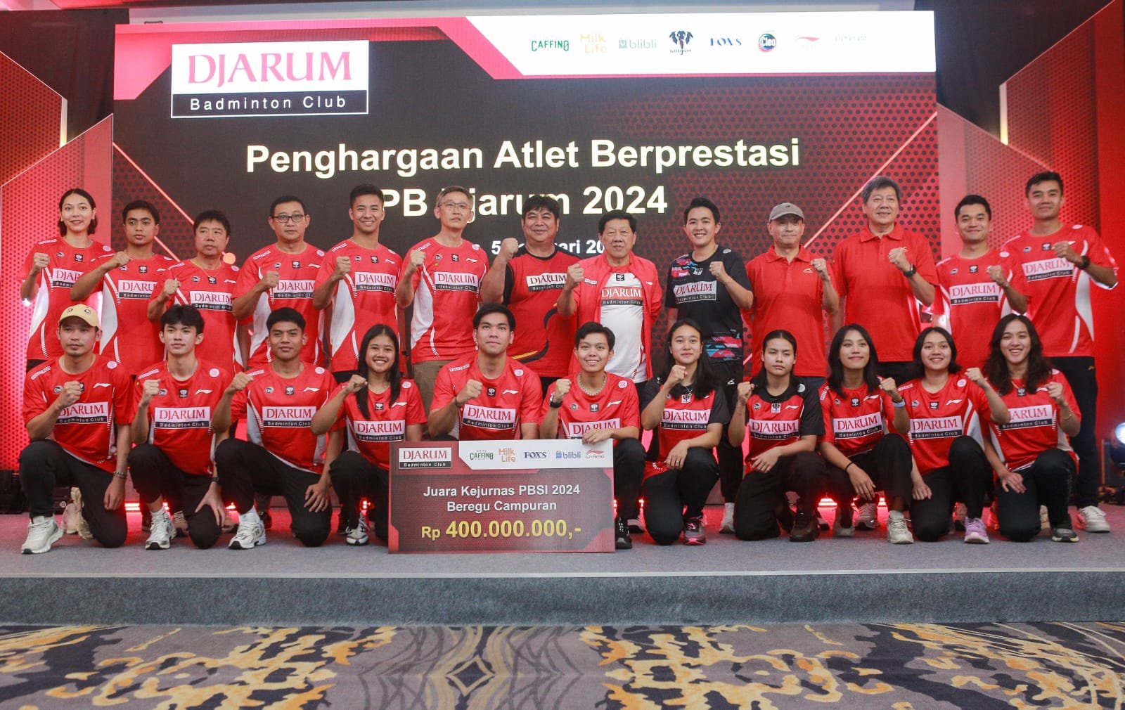 Para atlet PB Djarum mendapatkan bonus dri Djarum Foundation hasil dari prestasi gemilang sepanjang 2024 di Hotel Oakwood, Jakarta Timur, Rabu (5/2). Foto: PB Djarum