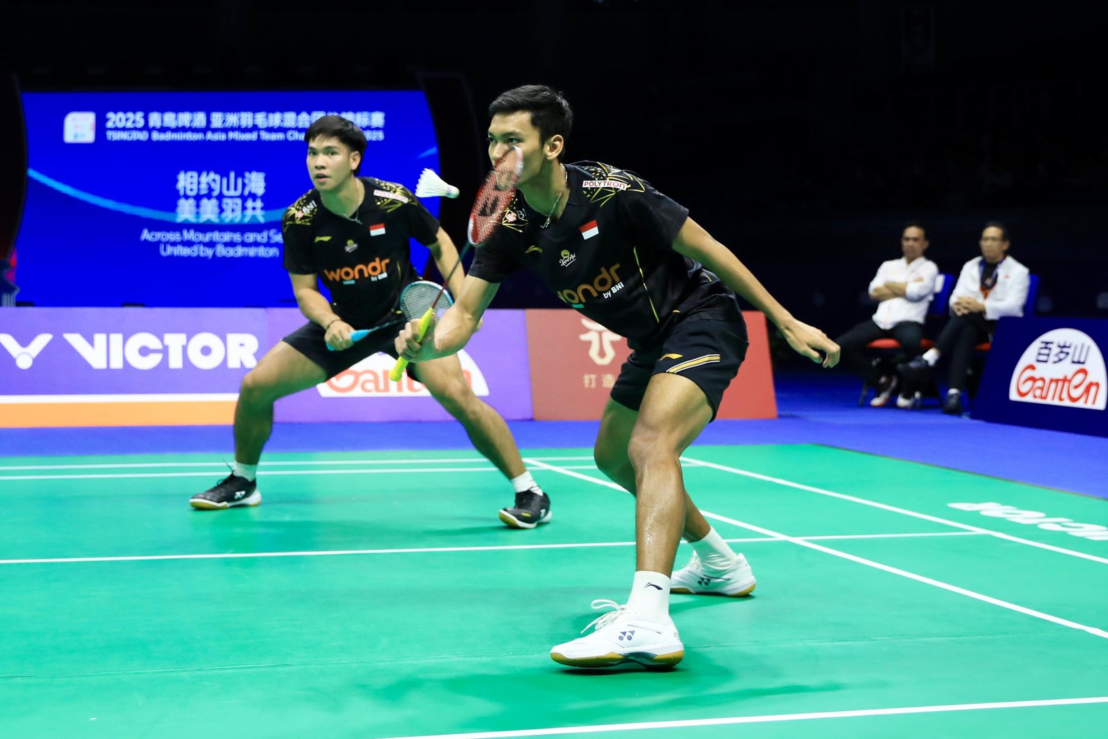 Ganda Putra, Muhammad Shohibul Fikri/Daniel Marthin saat bertanding di Badminton Asia Mixed Team Championships 2025 di Qingdao, China, Sabtu (15/2). Foto: PBSI 
