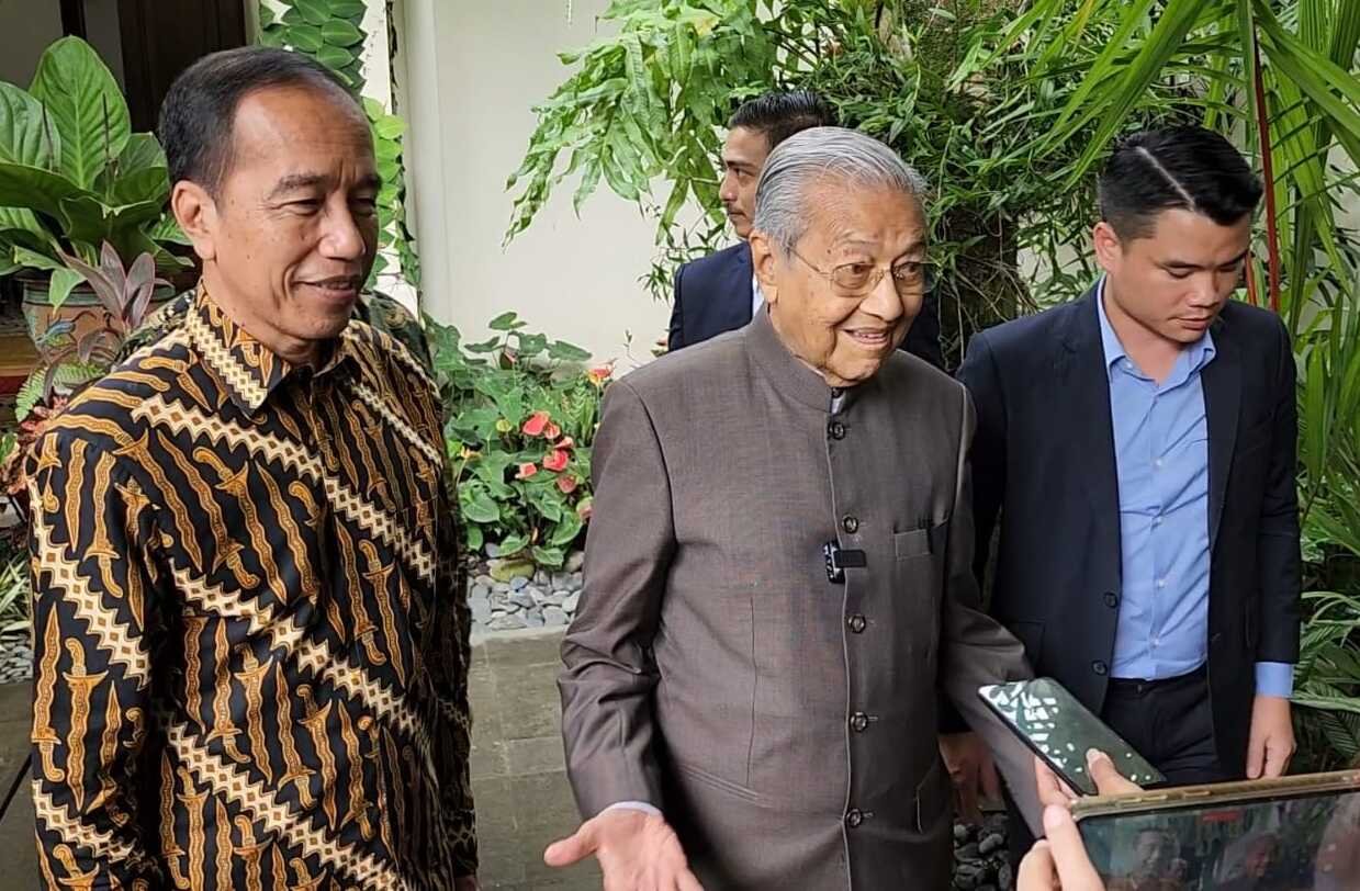Jokowi-Mahathir Mohamad Bincang Soal Pembangunan Indonesia-Malaysia