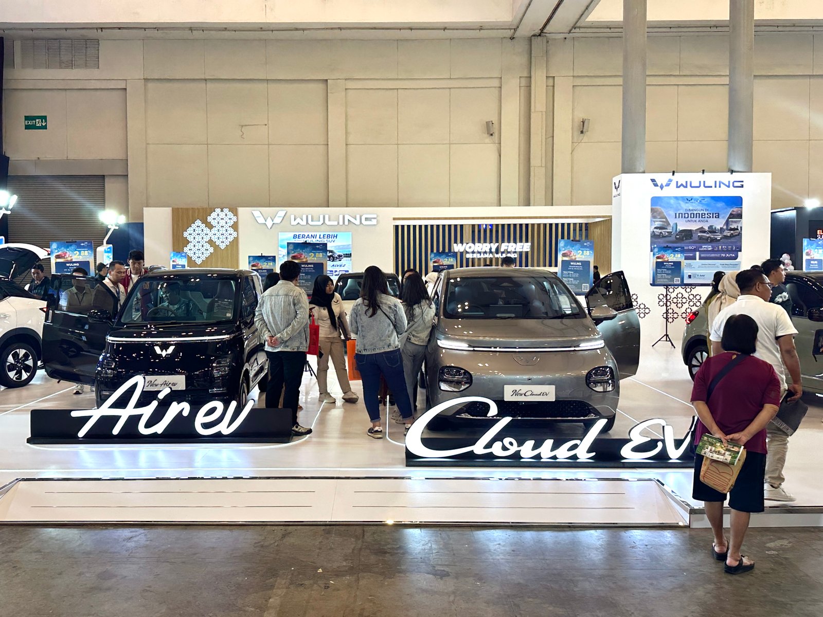 Wuling membawa New Air ev dan New Cloud EV termasuk ragam promo menarik di BCA Expoversary 2025. Foto: dok. Wuling