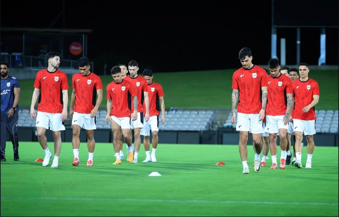 Pemain timnas Indonesia saat menjalani latihan perdana jelang hadapi Australia di kualifikasi Piala Dunia 2026, Selasa (18/3). Foto: PSSI 