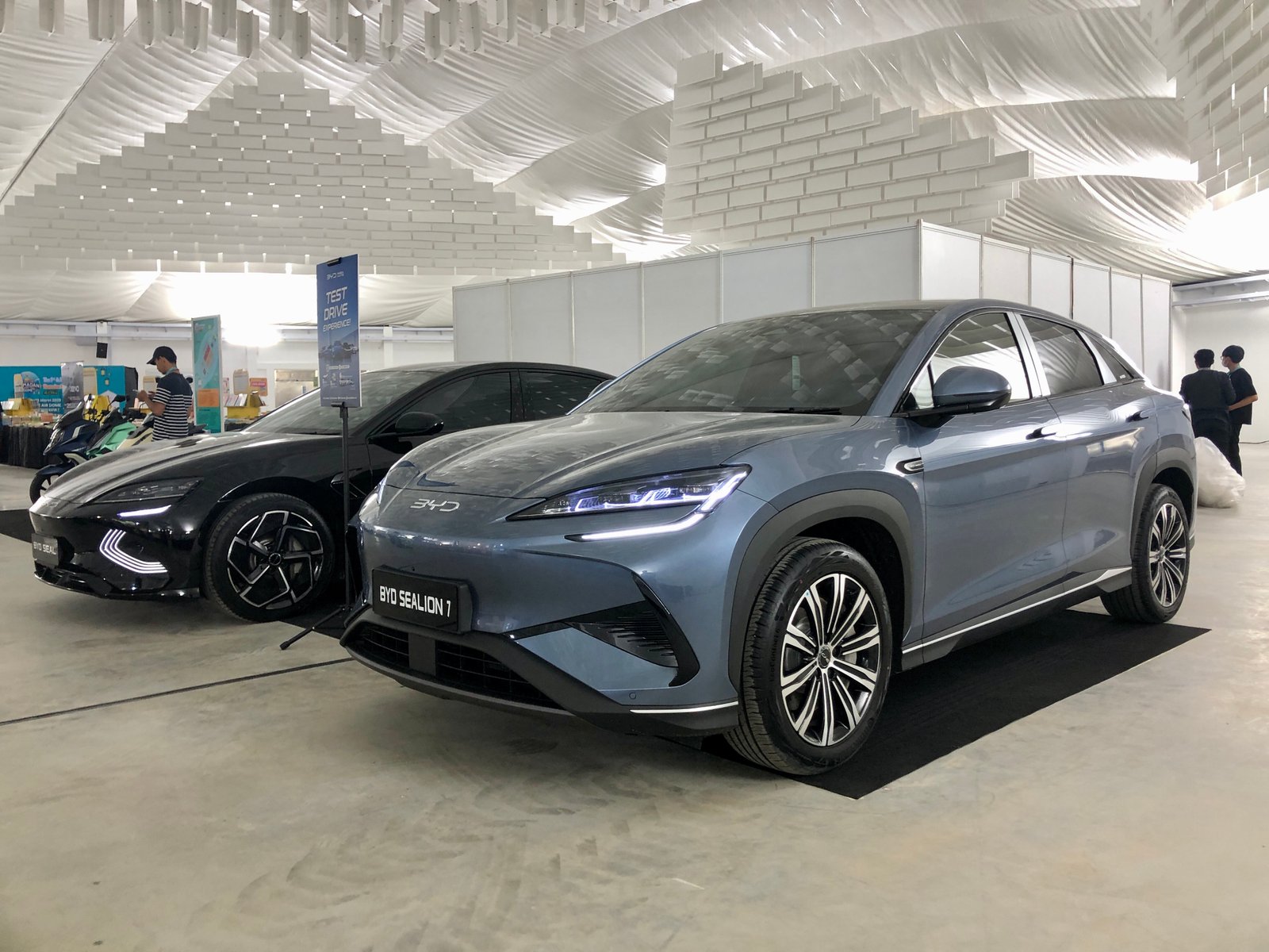 Tiga Unit Mobil Listrik BYD Mejeng di Ajang Ramadan Under The Dome PIK 2