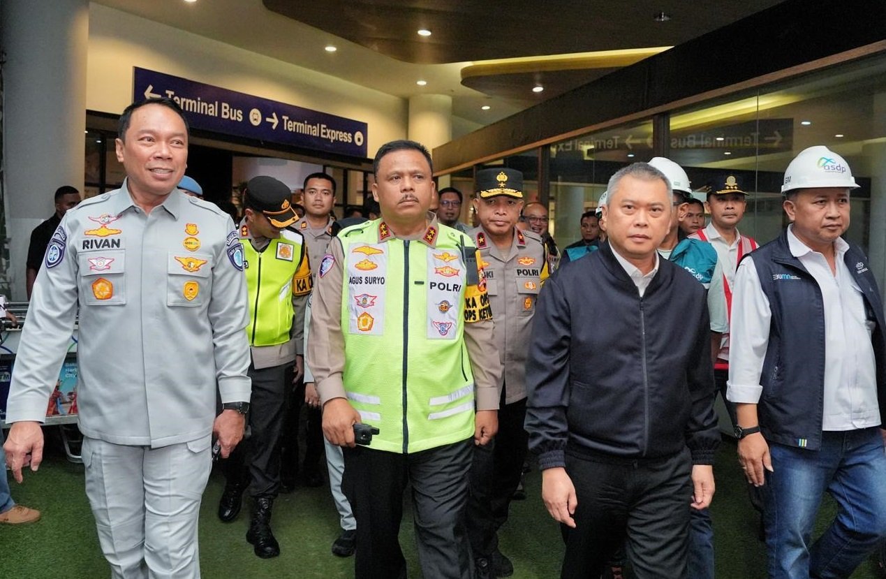 Operasi Ketupat 2025 Dimulai, Kakorlantas dan Menhub Pantau Arus Mudik di Pelabuhan Merak