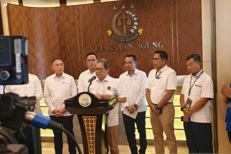 Kepala Balai Besar Pengujian Migas (Lemigas) Mustafid Gunawan dalam konferensi pers di Kejaksaan Agung, Jakarta, Kamis (6/3/2025). Foto: Antara