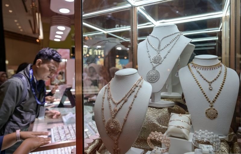 Harga Emas Turun Hari Ini, Simak Daftar Terbarunya di Pegadaian!