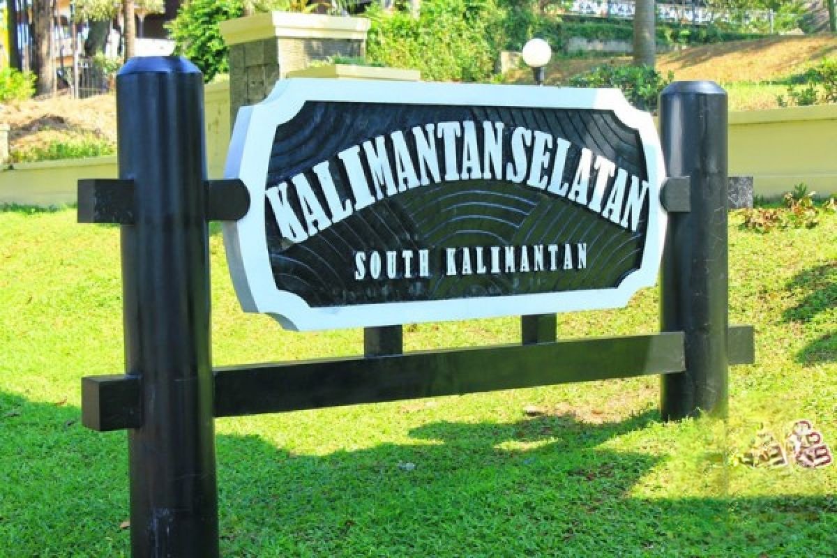 Ilustrasi Pagelaran seni budaya Kalimantan Selatan di anjungan Kalimantan Selatan TMII, Jakarta. Foto: Weka Kanaka