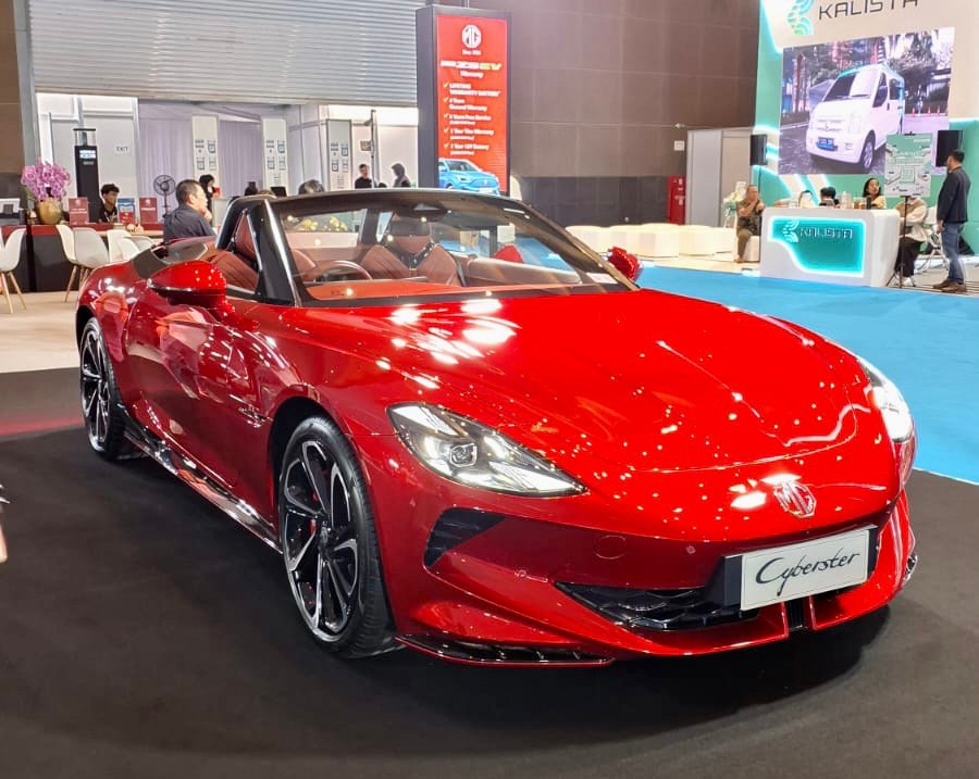 MG Motor Indonesia membawa lini EV lengkap termasuk Cyberster di PEVS 2025. Foto: apakabar.co.id