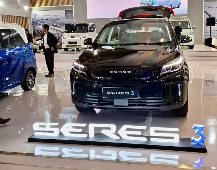 PT Sokonindo Automobile meluncurkan Seres 3 di ajang PEVS 2025. Foto: apakabar.co.id/DF