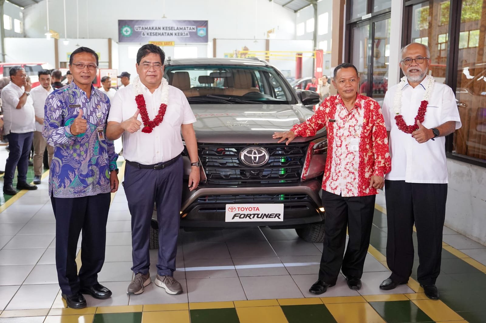 Toyota Indonesia Donasi 1 Unit Fortuner ke SMK Binaan di Salatiga