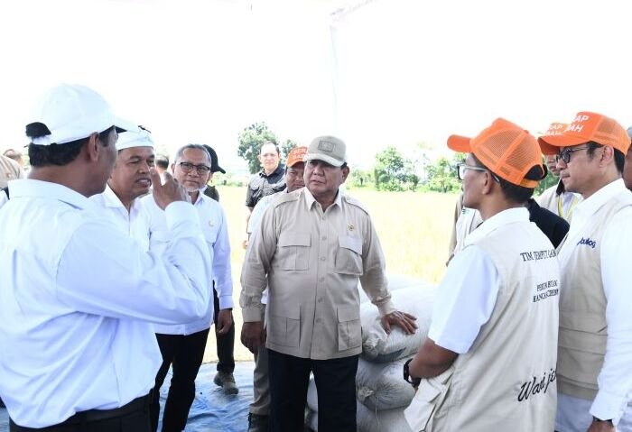 Presiden RI Prabowo Subianto menghadiri Panen Raya Nasional yang dipusatkan di Desa Randegan Wetan, Majalengka, Jawa Barat, Senin (7/4/2025). Foto: Biro Pers Sekretariat Presiden