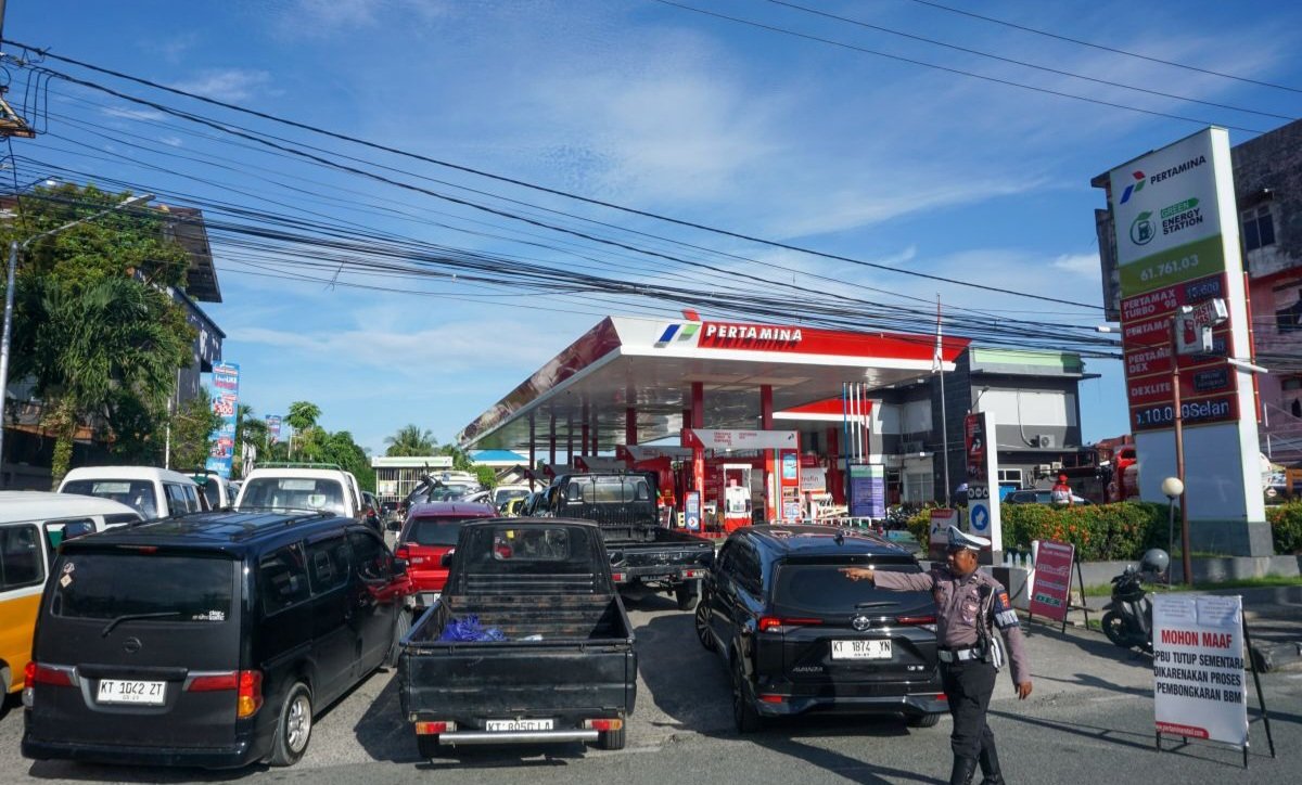 Balikpapan Antre BBM, Wali Kota Malah ke London: Harusnya Peka