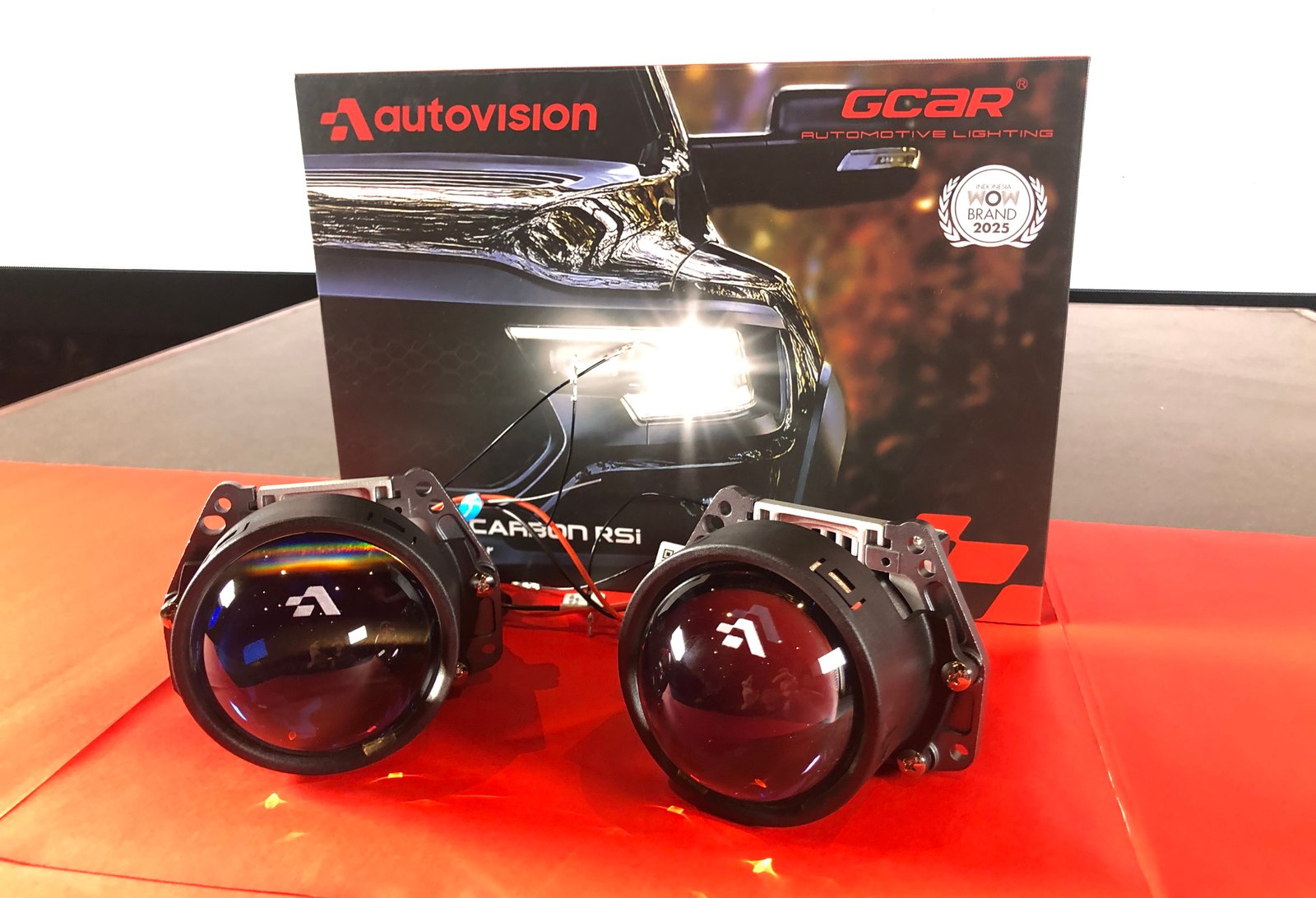 Autovision meluncurkan lampu BiLED Projector Dakar Carbon Rsi dengan teknologi canggih. Foto: apakabar.co.id/DF