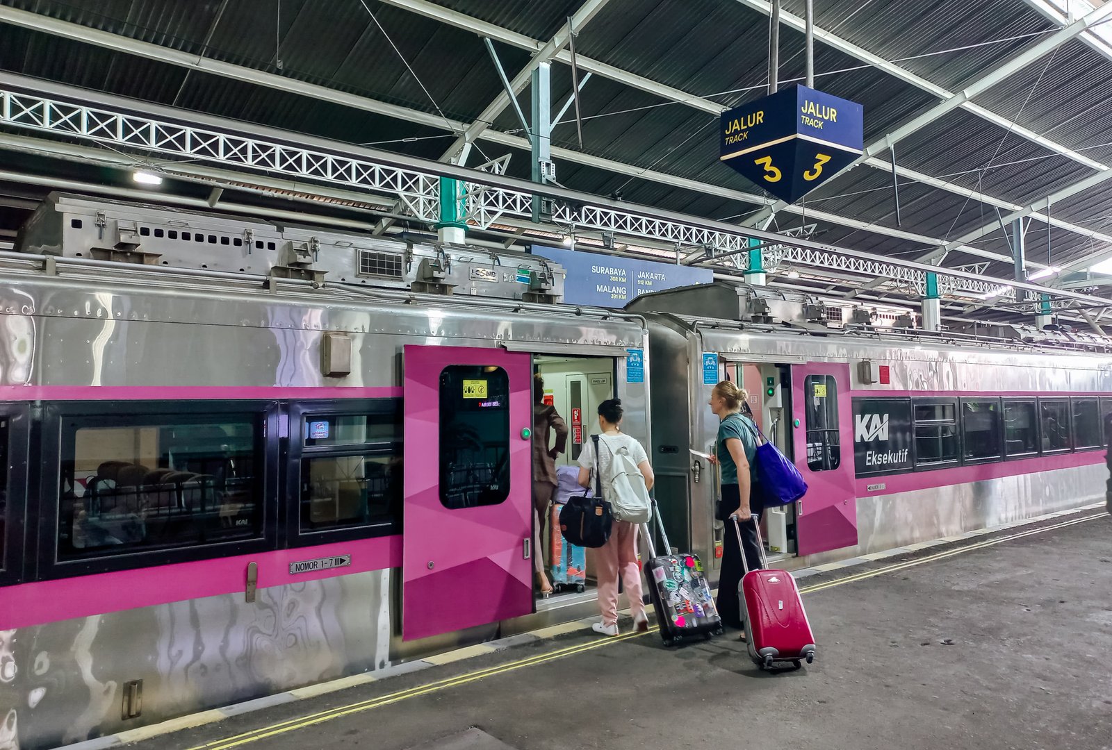 KAI Daop 6 Catat Lonjakan Penumpang Wisatawan Asing Awal 2025