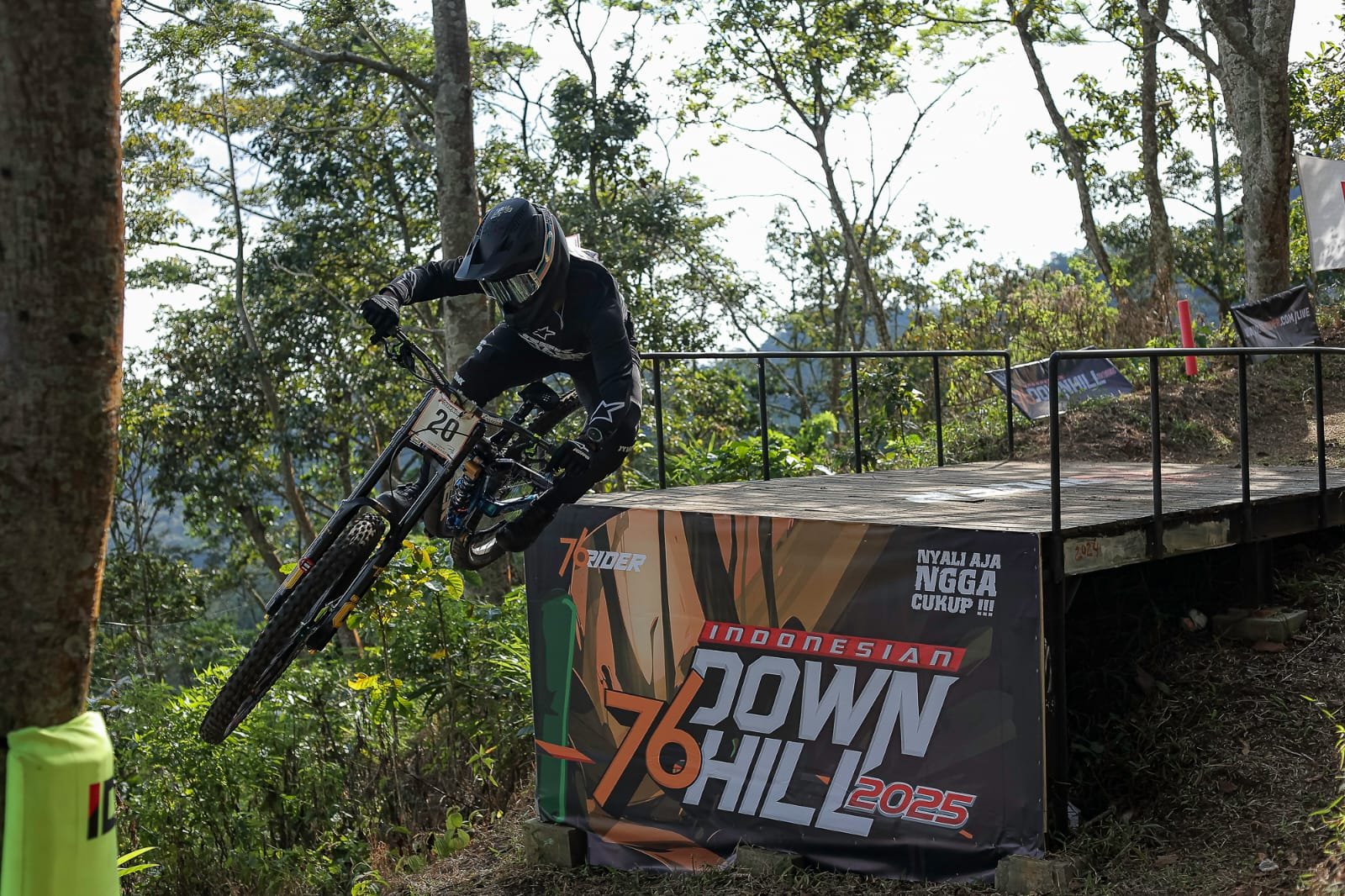 Andy Prayoga Juara Seri Pembuka 76 Indonesian Downhill 2025