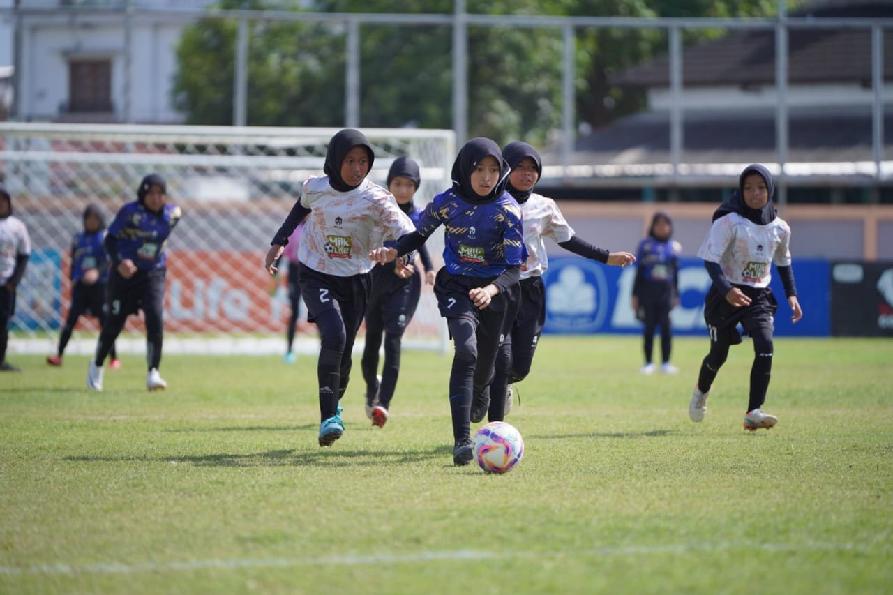 60 Talenta Muda Terjaring di MilkLife Soccer Challenge Solo 2025