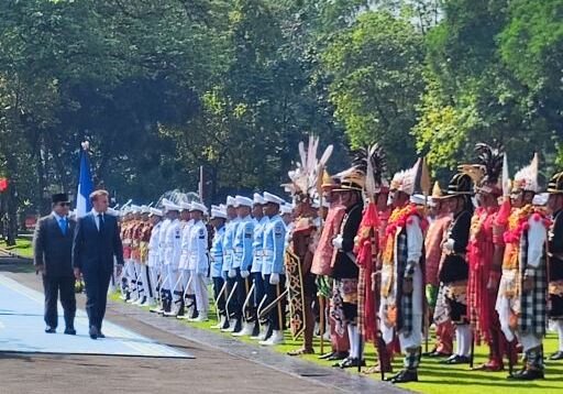 Prabowo Terima Kunjungan Resmi Presiden Macron di Istana