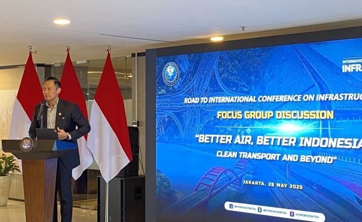 Kurangi Polusi Udara, Menko AHY Dorong Pengembangan Truk Listrik
