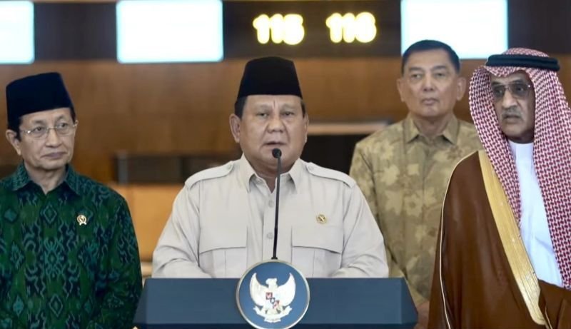 Presiden Prabowo Subianto memberikan sambutan saat peresmian Terminal Khusus Haji dan Umrah di Terminal 2F Bandara Internasional Soekarno Hatta di Tangerang, Banten, Minggu (4/5/2025). Foto: