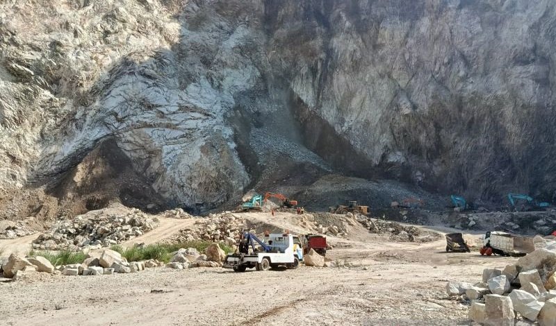 11 Korban Longsor Gunung Kuda Belum Ditemukan, Tim Gabungan Terus Mencari