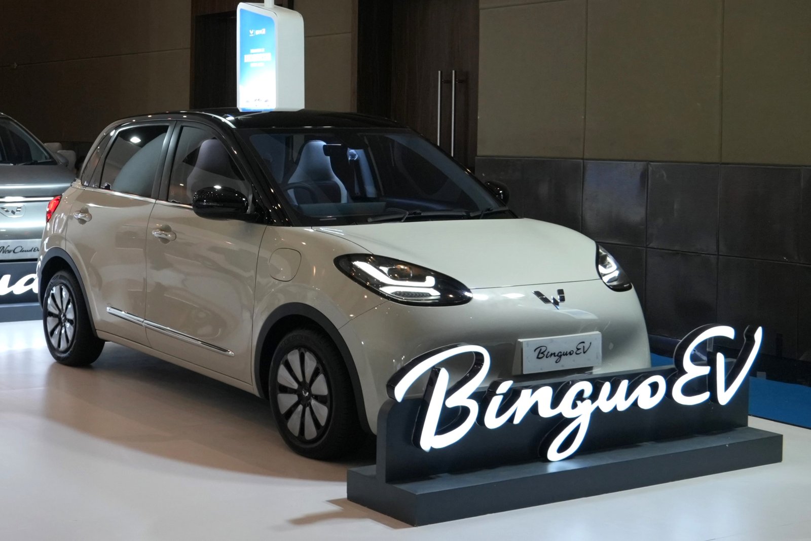 Wuling BinguoEV, mobil listrik small hatchback dari Wuling sebagai Grand Prize dari program February GIFT 2025. Foto: dok. Wuling
