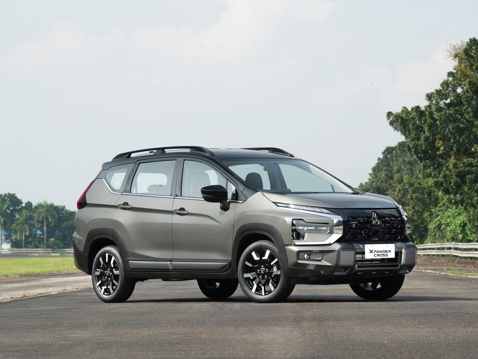 Eksterior Mitsubishi New Xpander Cross CVT sangat maskulin. Foto: dok. MMKSI